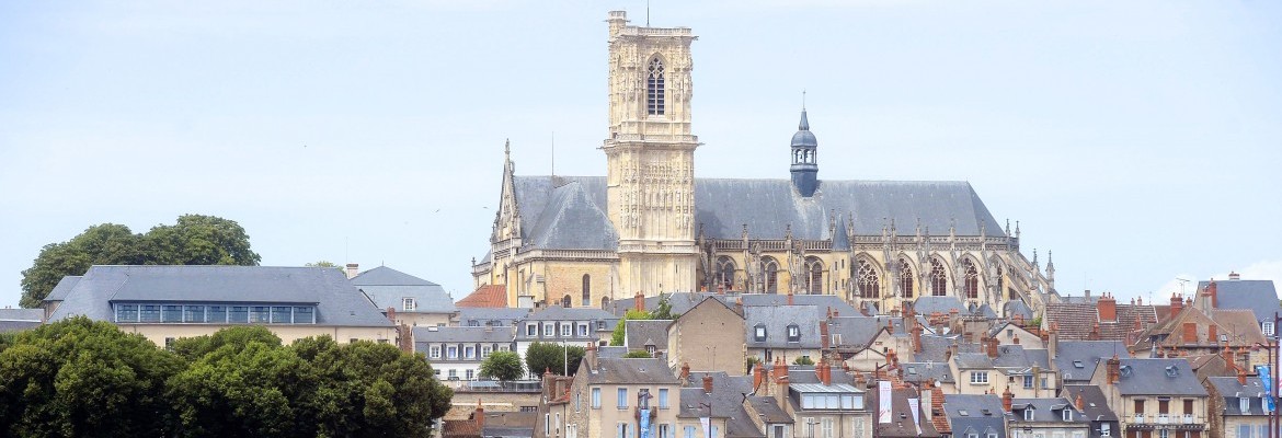 Nevers : son histoire et ses personnages célèbres Nevers : son histoire et ses personnages célèbres